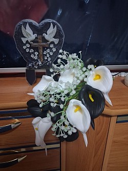 Grab Blümenstrauß: Grab Blümensträuße mit Grab aufsteller