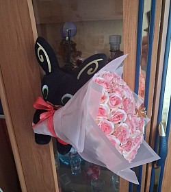 Individuelles Kuscheltier-Blumenstrauß: Kuscheltier mit Duftblümenstrauß