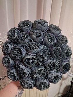 Dunkle Wolken: Duftblumen mit Verlauf von eine in andere Farbe. Individuell dazu möglich Krone, Band mit Schrift zu fügen.